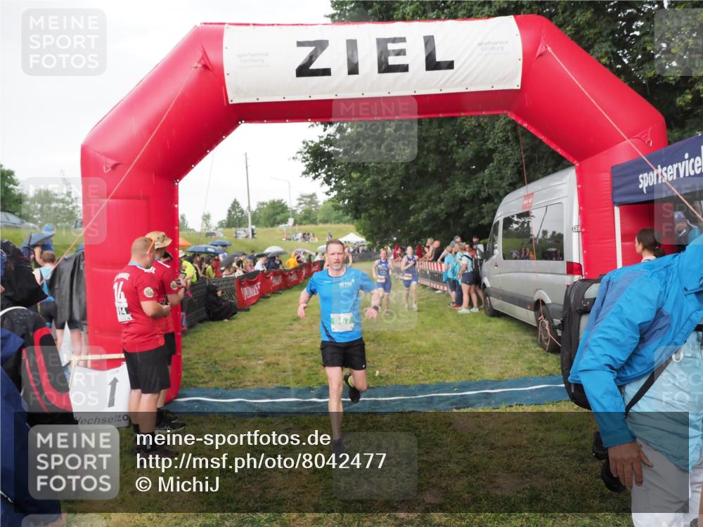 21.06.2025 - 27. Vierlanden-Triathlon MichiJ http://msf.ph/oto/8042477 15.06.2026 13:34:56 Ziel 967, 1085, 1086, 1087 meine-sportfotos.de