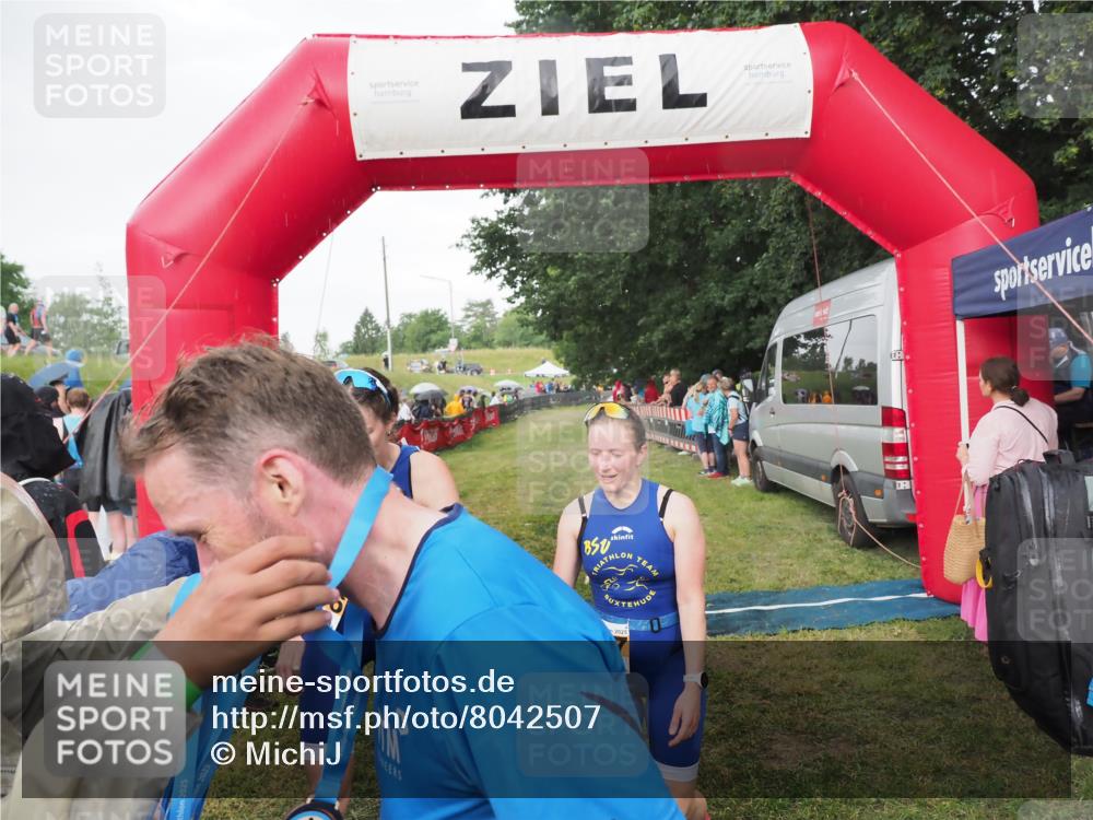 21.06.2025 - 27. Vierlanden-Triathlon MichiJ http://msf.ph/oto/8042507 15.06.2026 13:35:00 Ziel 967, 1085, 1086, 1087 meine-sportfotos.de