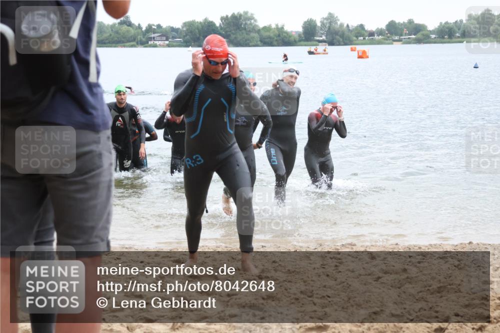 21.06.2025 - 27. Vierlanden-Triathlon Lena Gebhardt http://msf.ph/oto/8042648 15.06.2025 13:21:59 Schwimmen 1231, 1236, 1244, 1251, 1255, 1258, 1263, 1270, 1271, 1276, 1291, 1294, 1313 meine-sportfotos.de