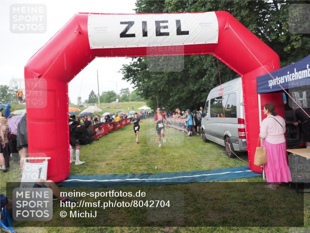 21.06.2025 - 27. Vierlanden-Triathlon MichiJ http://msf.ph/oto/8042704 15.06.2026 13:37:00 Ziel 212, 921, 1090, 1091, 1092 meine-sportfotos.de