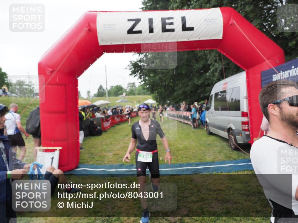 21.06.2025 - 27. Vierlanden-Triathlon MichiJ http://msf.ph/oto/8043001 15.06.2026 13:39:12 Ziel 745, 789, 824, 920, 1082, 1083, 1084 meine-sportfotos.de