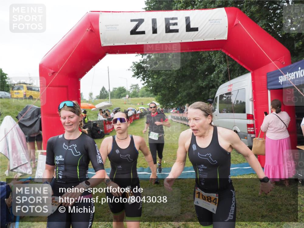 21.06.2025 - 27. Vierlanden-Triathlon MichiJ http://msf.ph/oto/8043038 15.06.2026 13:39:16 Ziel 745, 789, 824, 1082, 1083, 1084 meine-sportfotos.de