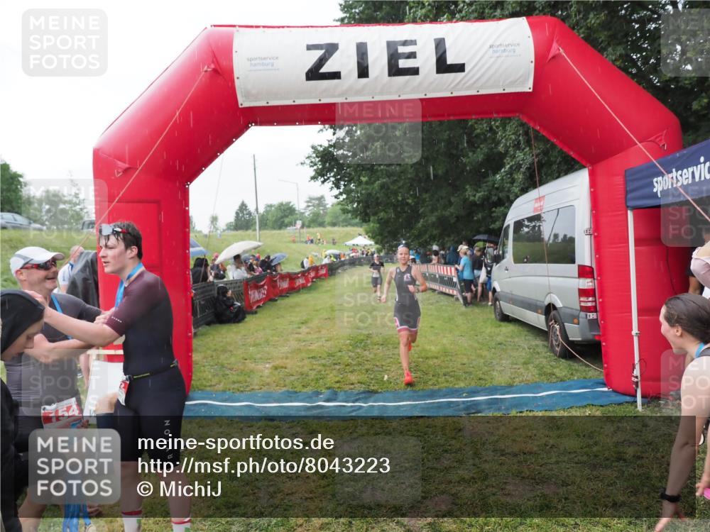 21.06.2025 - 27. Vierlanden-Triathlon MichiJ http://msf.ph/oto/8043223 15.06.2026 13:40:31 Ziel 72, 703, 904, 1089 meine-sportfotos.de