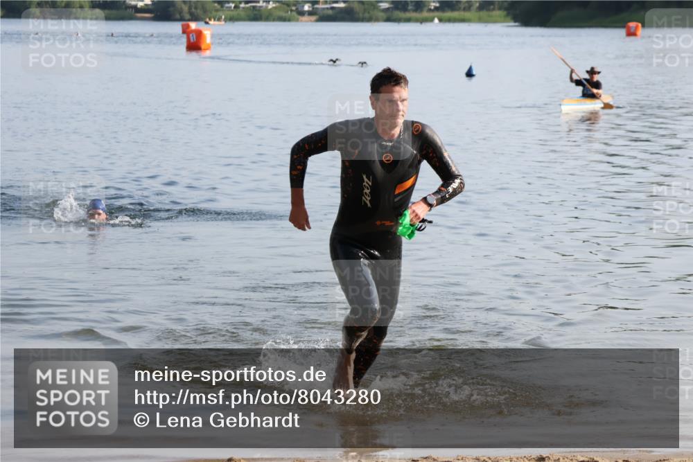 15.06.2025 - 27. Vierlanden-Triathlon Lena Gebhardt http://msf.ph/oto/8043280 15.06.2025 08:30:20 Schwimmen 17, 37 meine-sportfotos.de