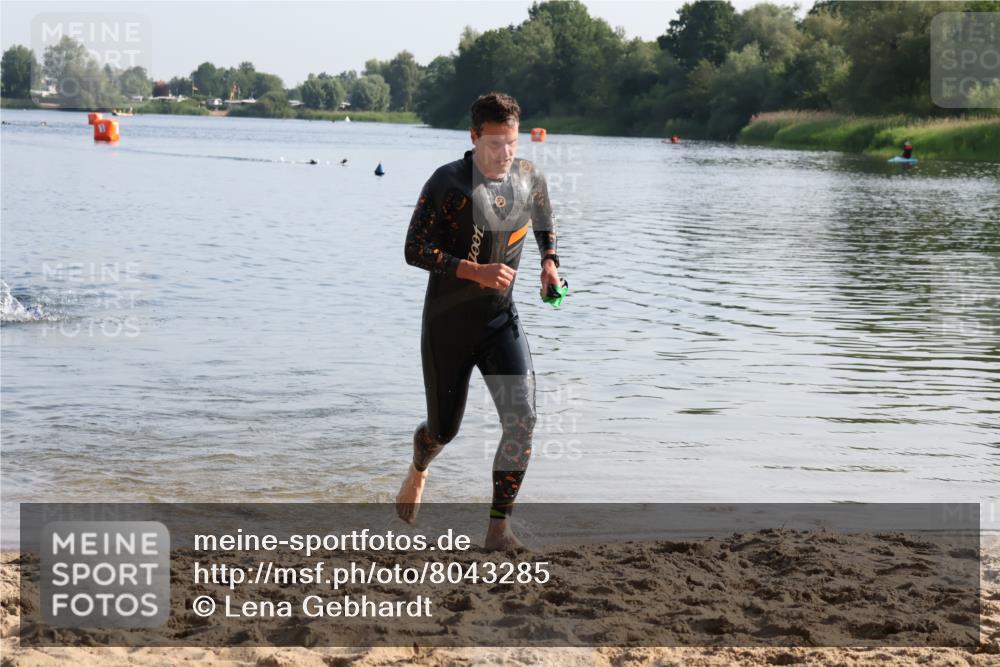 15.06.2025 - 27. Vierlanden-Triathlon Lena Gebhardt http://msf.ph/oto/8043285 15.06.2025 08:30:21 Schwimmen 17, 37 meine-sportfotos.de