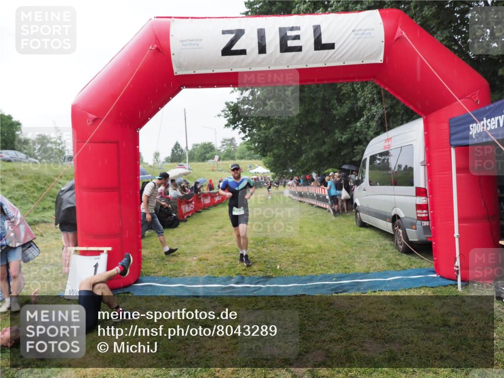 21.06.2025 - 27. Vierlanden-Triathlon MichiJ http://msf.ph/oto/8043289 15.06.2026 13:41:04 Ziel 763 meine-sportfotos.de