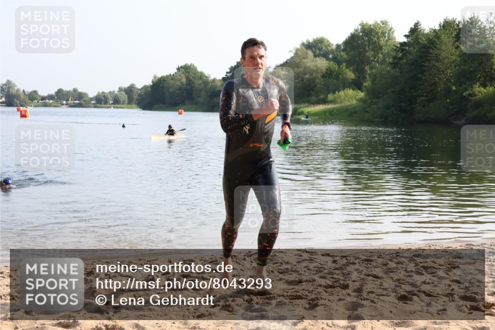 15.06.2025 - 27. Vierlanden-Triathlon Lena Gebhardt http://msf.ph/oto/8043293 15.06.2025 08:30:22 Schwimmen 17, 37 meine-sportfotos.de