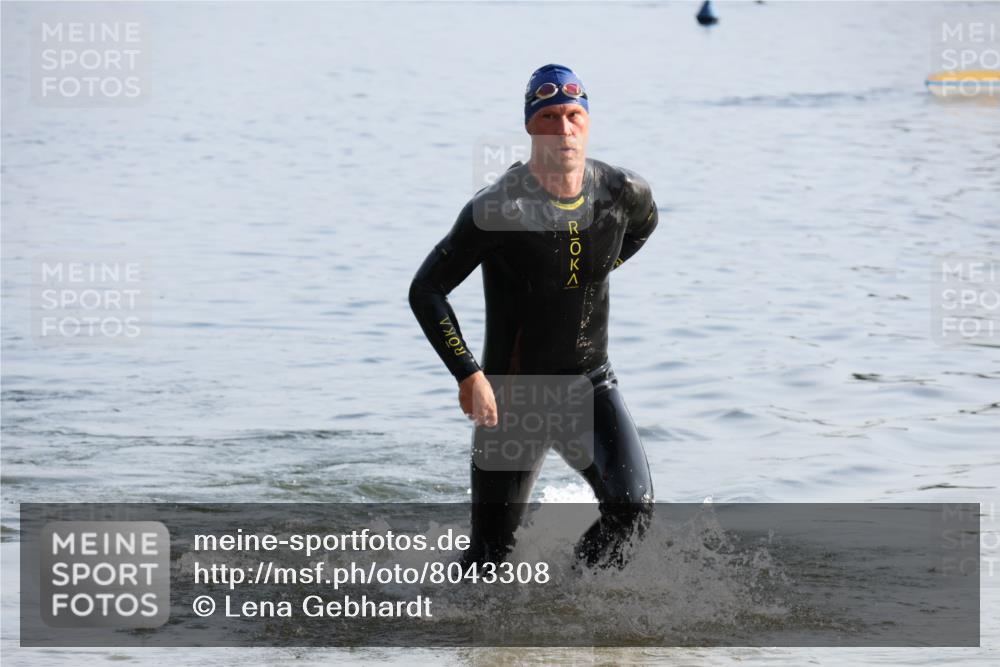 15.06.2025 - 27. Vierlanden-Triathlon Lena Gebhardt http://msf.ph/oto/8043308 15.06.2025 08:30:28 Schwimmen 17, 37 meine-sportfotos.de