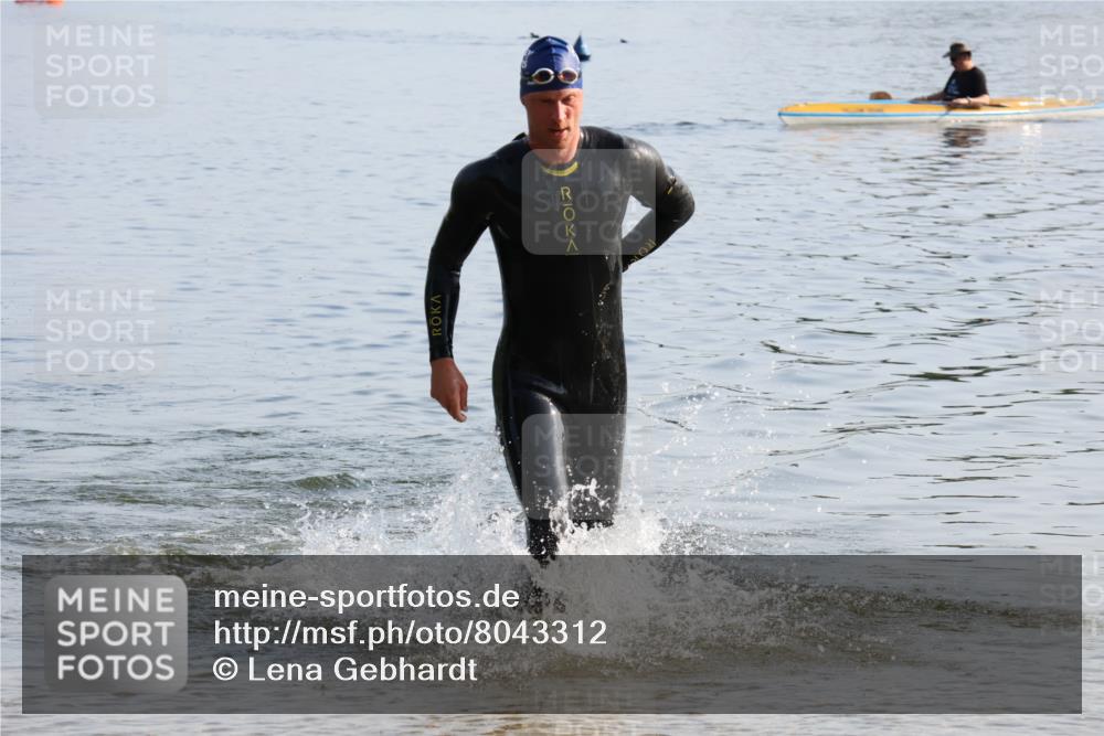 15.06.2025 - 27. Vierlanden-Triathlon Lena Gebhardt http://msf.ph/oto/8043312 15.06.2025 08:30:28 Schwimmen 17, 37 meine-sportfotos.de