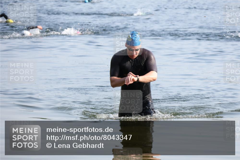 15.06.2025 - 27. Vierlanden-Triathlon Lena Gebhardt http://msf.ph/oto/8043347 15.06.2025 08:31:50 Schwimmen 30, 178 meine-sportfotos.de