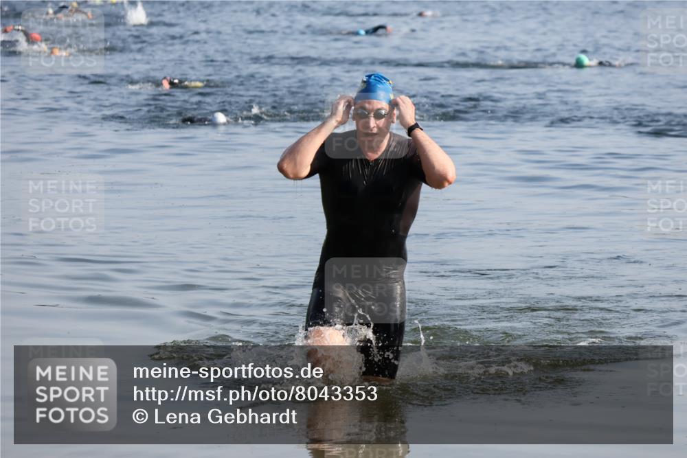 15.06.2025 - 27. Vierlanden-Triathlon Lena Gebhardt http://msf.ph/oto/8043353 15.06.2025 08:31:52 Schwimmen 30, 178 meine-sportfotos.de