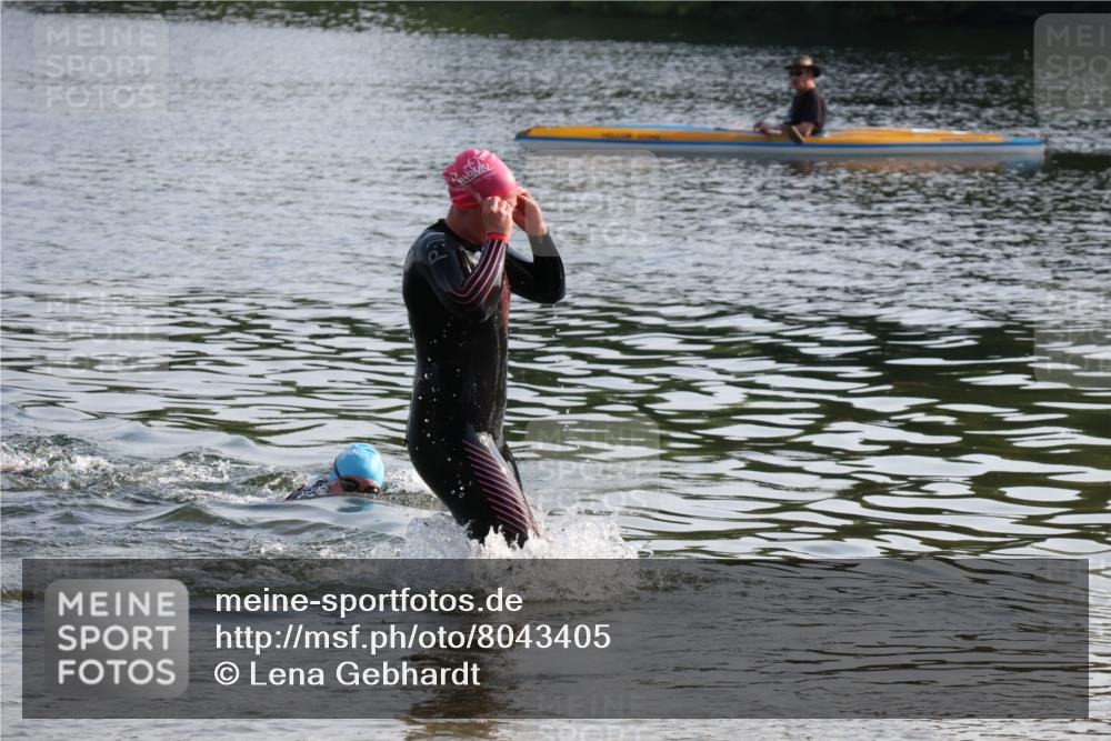 15.06.2025 - 27. Vierlanden-Triathlon Lena Gebhardt http://msf.ph/oto/8043405 15.06.2025 08:32:08 Schwimmen 178 meine-sportfotos.de
