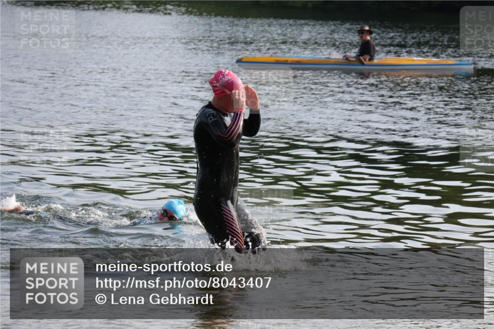 15.06.2025 - 27. Vierlanden-Triathlon Lena Gebhardt http://msf.ph/oto/8043407 15.06.2025 08:32:08 Schwimmen 178 meine-sportfotos.de