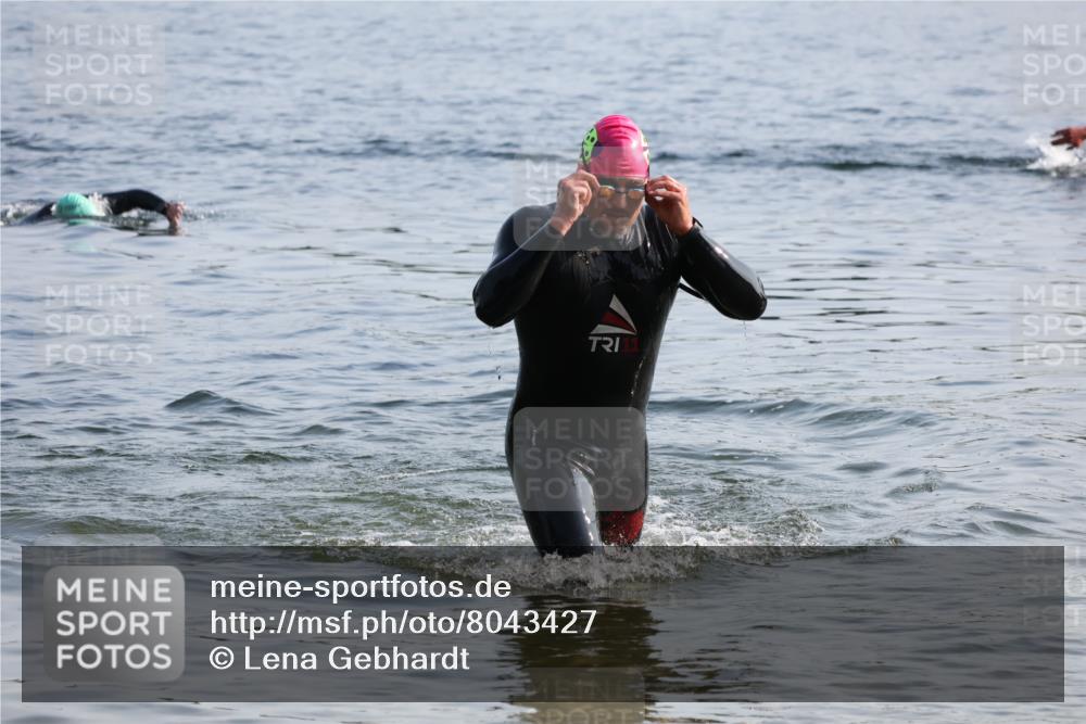 15.06.2025 - 27. Vierlanden-Triathlon Lena Gebhardt http://msf.ph/oto/8043427 15.06.2025 08:32:16 Schwimmen 50, 188 meine-sportfotos.de
