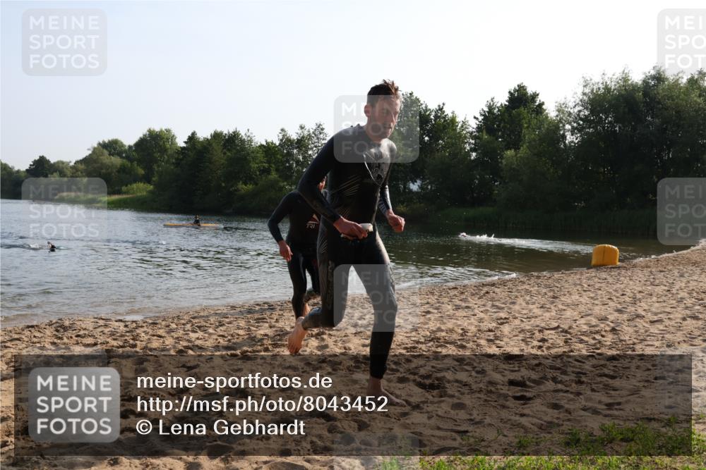 15.06.2025 - 27. Vierlanden-Triathlon Lena Gebhardt http://msf.ph/oto/8043452 15.06.2025 08:32:22 Schwimmen 14, 50, 188 meine-sportfotos.de