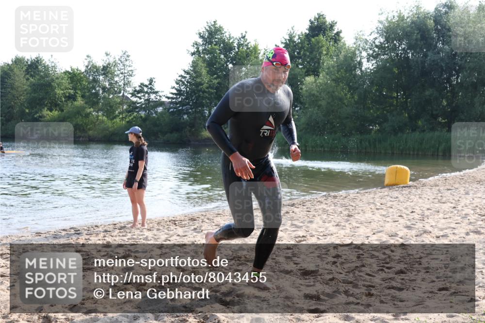 15.06.2025 - 27. Vierlanden-Triathlon Lena Gebhardt http://msf.ph/oto/8043455 15.06.2025 08:32:23 Schwimmen 14, 50, 188 meine-sportfotos.de