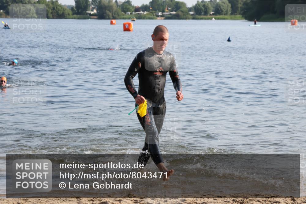 15.06.2025 - 27. Vierlanden-Triathlon Lena Gebhardt http://msf.ph/oto/8043471 15.06.2025 08:32:29 Schwimmen 14, 26, 50, 188 meine-sportfotos.de
