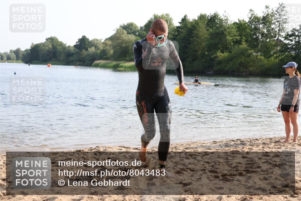15.06.2025 - 27. Vierlanden-Triathlon Lena Gebhardt http://msf.ph/oto/8043483 15.06.2025 08:32:32 Schwimmen 14, 26, 38 meine-sportfotos.de