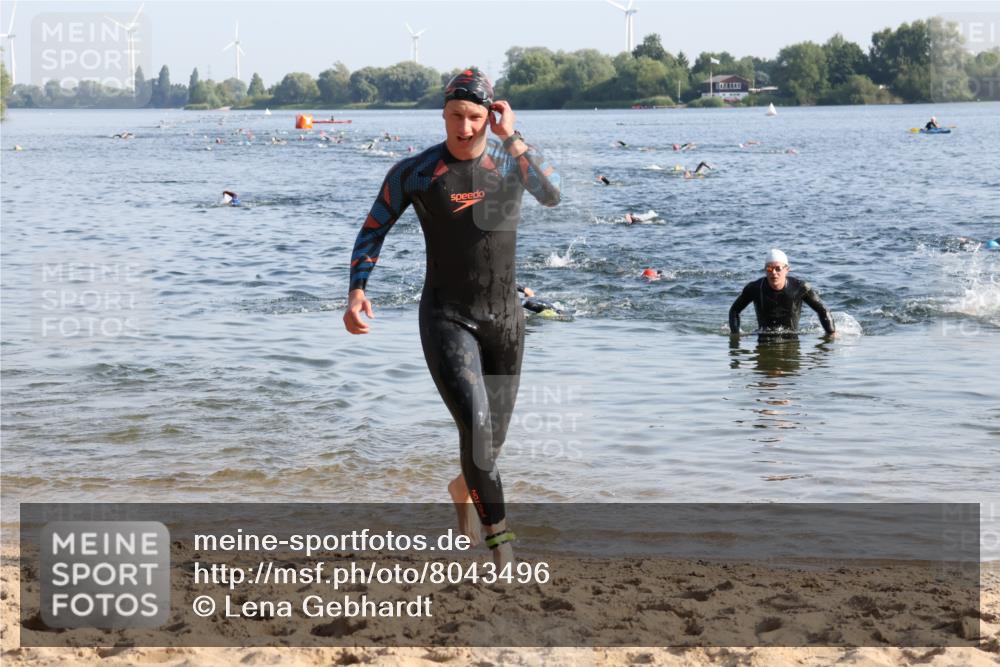 15.06.2025 - 27. Vierlanden-Triathlon Lena Gebhardt http://msf.ph/oto/8043496 15.06.2025 08:32:35 Schwimmen 14, 25, 26, 38 meine-sportfotos.de