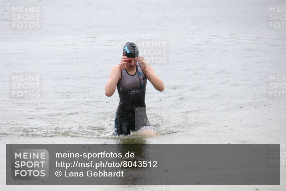 21.06.2025 - 27. Vierlanden-Triathlon Lena Gebhardt http://msf.ph/oto/8043512 15.06.2025 14:36:55 Schwimmen 1324 meine-sportfotos.de