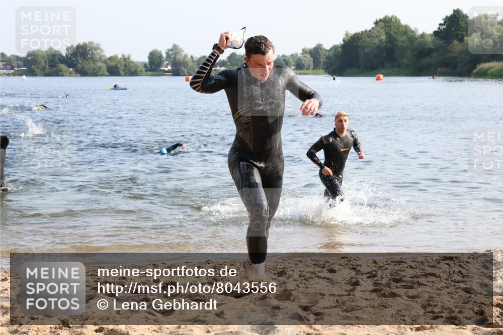 15.06.2025 - 27. Vierlanden-Triathlon Lena Gebhardt http://msf.ph/oto/8043556 15.06.2025 08:32:42 Schwimmen 14, 25, 26, 38, 41, 60, 87 meine-sportfotos.de
