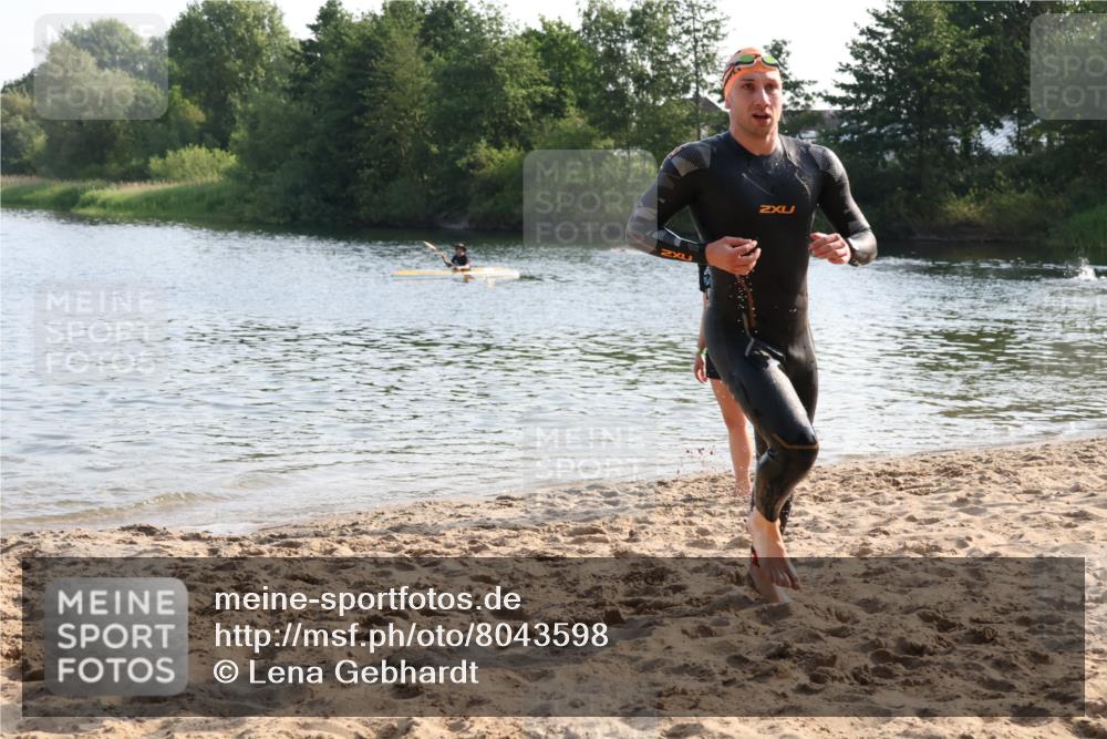 15.06.2025 - 27. Vierlanden-Triathlon Lena Gebhardt http://msf.ph/oto/8043598 15.06.2025 08:32:46 Schwimmen 8, 25, 26, 38, 41, 60, 87 meine-sportfotos.de
