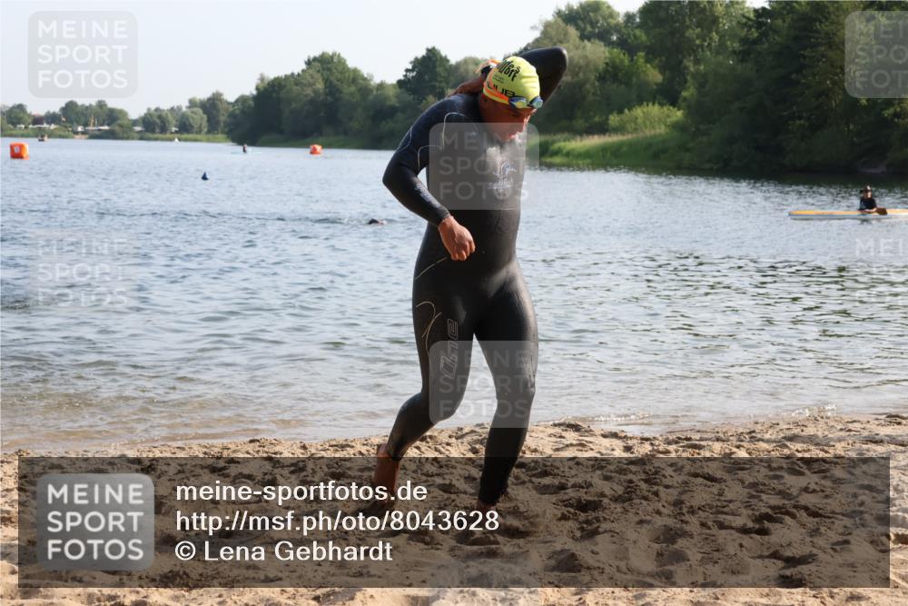 15.06.2025 - 27. Vierlanden-Triathlon Lena Gebhardt http://msf.ph/oto/8043628 15.06.2025 08:32:50 Schwimmen 8, 25, 38, 41, 60, 87 meine-sportfotos.de