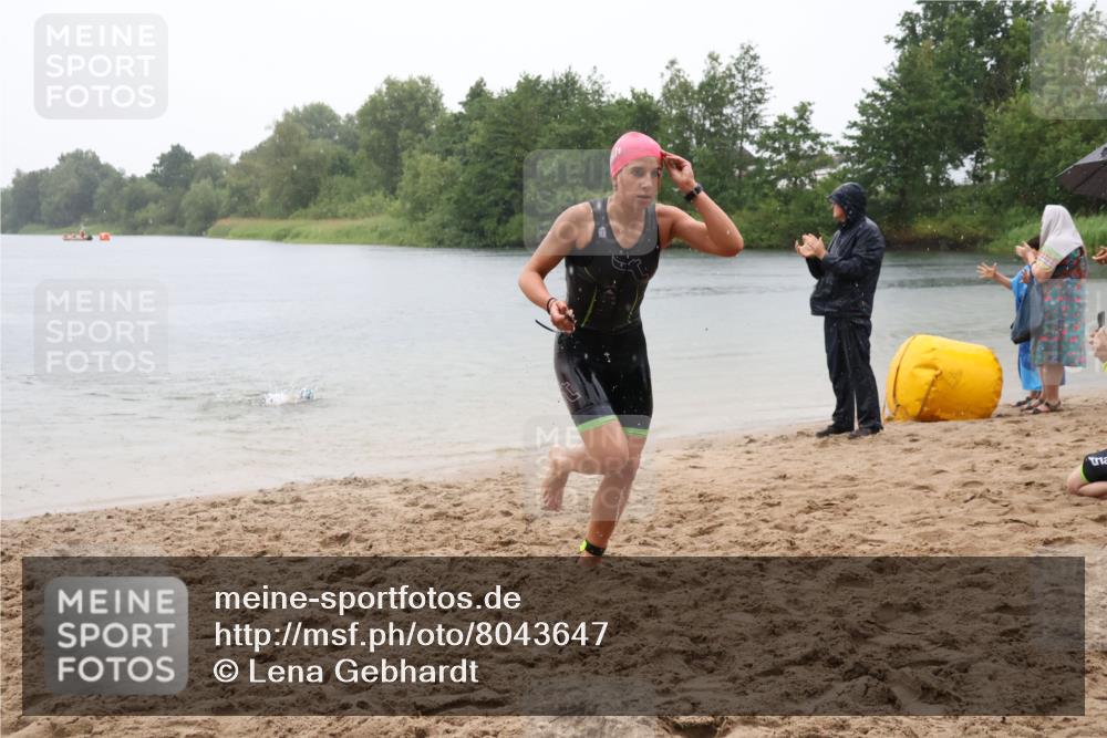 21.06.2025 - 27. Vierlanden-Triathlon Lena Gebhardt http://msf.ph/oto/8043647 15.06.2025 14:37:29 Schwimmen 1328, 1343 meine-sportfotos.de