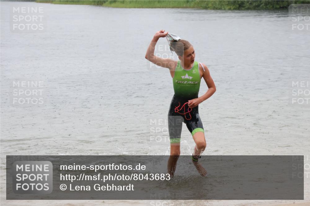 21.06.2025 - 27. Vierlanden-Triathlon Lena Gebhardt http://msf.ph/oto/8043683 15.06.2025 14:37:32 Schwimmen 1328, 1343 meine-sportfotos.de