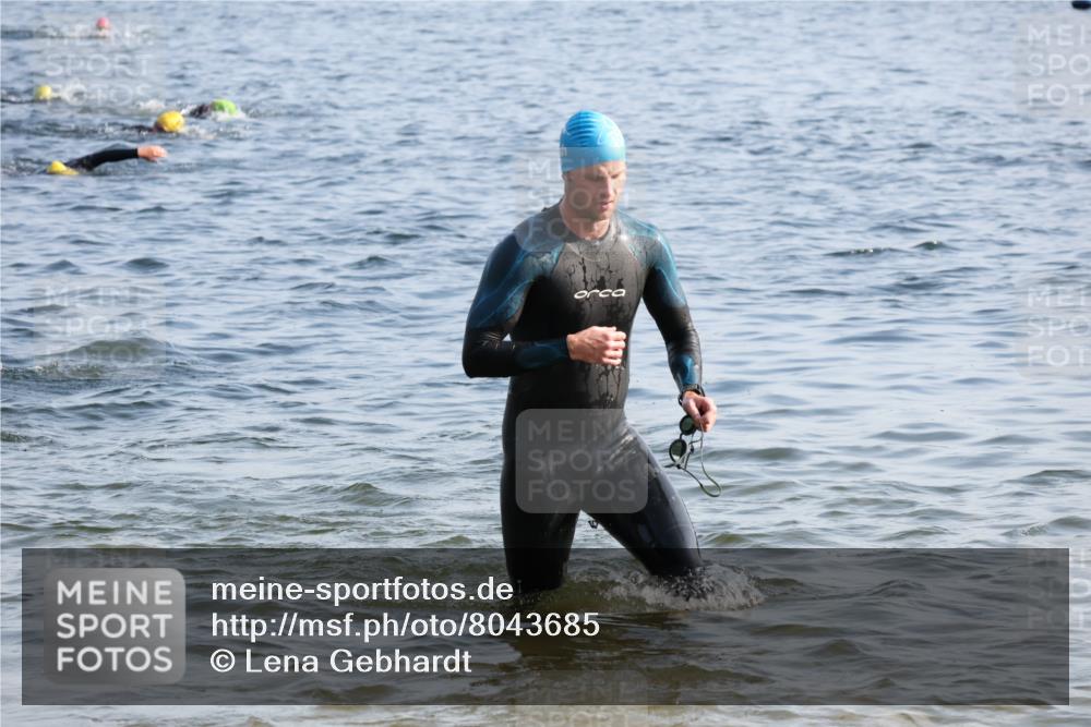 15.06.2025 - 27. Vierlanden-Triathlon Lena Gebhardt http://msf.ph/oto/8043685 15.06.2025 08:32:55 Schwimmen 8, 36, 41, 60, 87, 185, 234 meine-sportfotos.de