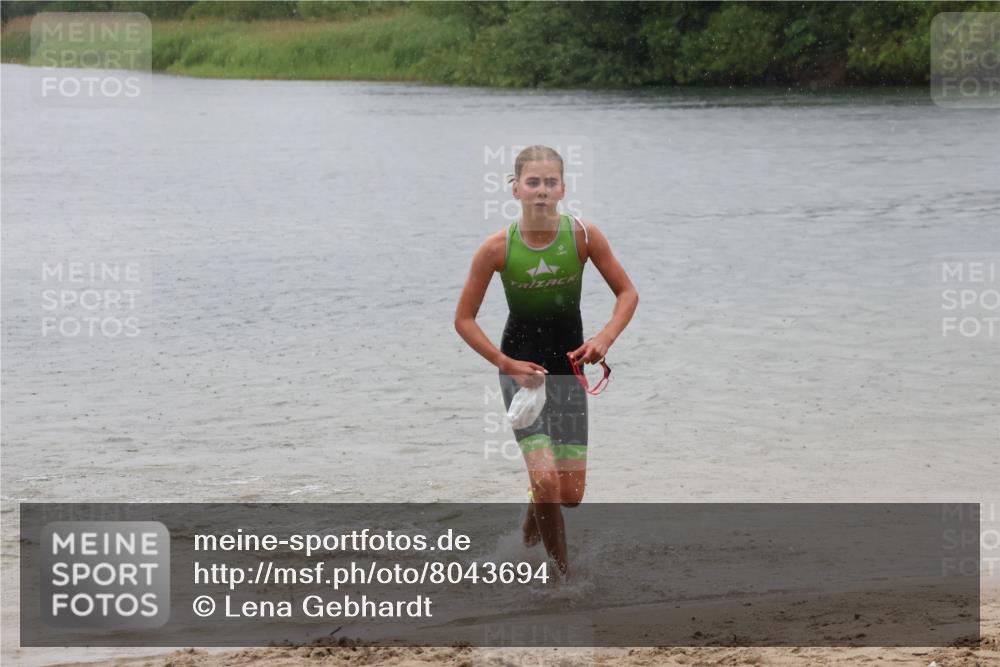 21.06.2025 - 27. Vierlanden-Triathlon Lena Gebhardt http://msf.ph/oto/8043694 15.06.2025 14:37:33 Schwimmen 1328, 1343 meine-sportfotos.de
