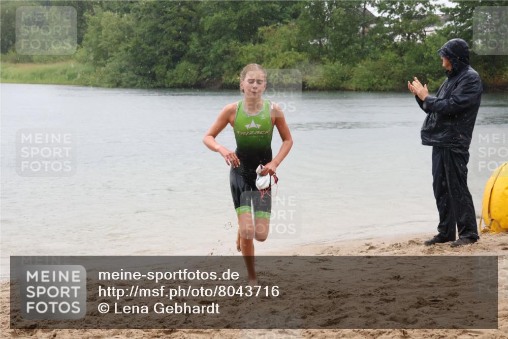 21.06.2025 - 27. Vierlanden-Triathlon Lena Gebhardt http://msf.ph/oto/8043716 15.06.2025 14:37:34 Schwimmen 1328, 1343 meine-sportfotos.de