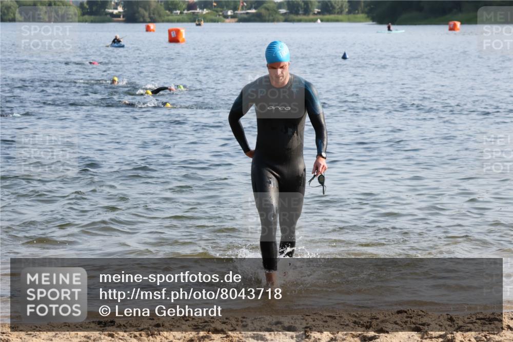 15.06.2025 - 27. Vierlanden-Triathlon Lena Gebhardt http://msf.ph/oto/8043718 15.06.2025 08:32:59 Schwimmen 8, 15, 36, 41, 60, 185, 234 meine-sportfotos.de