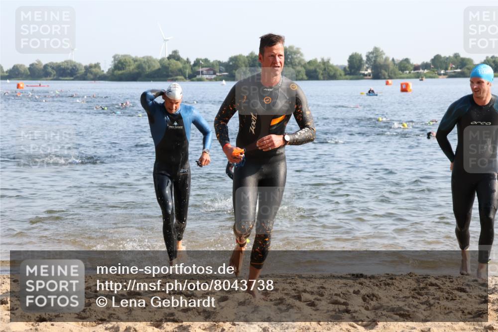 15.06.2025 - 27. Vierlanden-Triathlon Lena Gebhardt http://msf.ph/oto/8043738 15.06.2025 08:33:01 Schwimmen 8, 15, 36, 60, 185, 234 meine-sportfotos.de