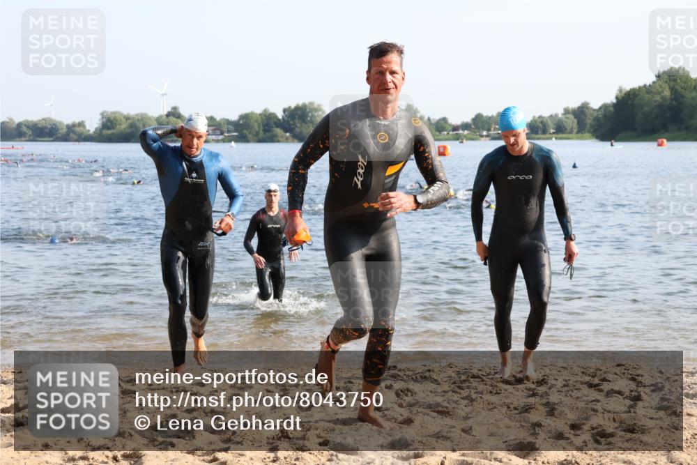 15.06.2025 - 27. Vierlanden-Triathlon Lena Gebhardt http://msf.ph/oto/8043750 15.06.2025 08:33:02 Schwimmen 8, 15, 36, 60, 185, 234 meine-sportfotos.de