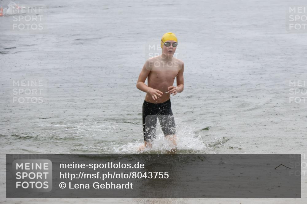 21.06.2025 - 27. Vierlanden-Triathlon Lena Gebhardt http://msf.ph/oto/8043755 15.06.2025 14:37:51 Schwimmen 1323 meine-sportfotos.de