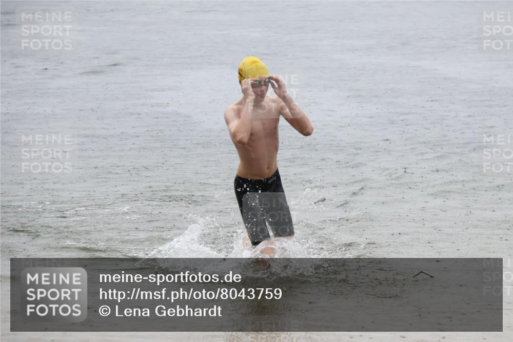 21.06.2025 - 27. Vierlanden-Triathlon Lena Gebhardt http://msf.ph/oto/8043759 15.06.2025 14:37:51 Schwimmen 1323 meine-sportfotos.de