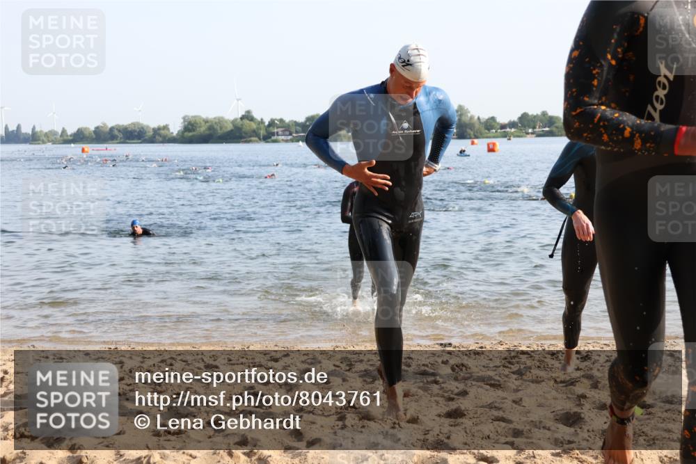 15.06.2025 - 27. Vierlanden-Triathlon Lena Gebhardt http://msf.ph/oto/8043761 15.06.2025 08:33:03 Schwimmen 8, 15, 36, 185, 234 meine-sportfotos.de