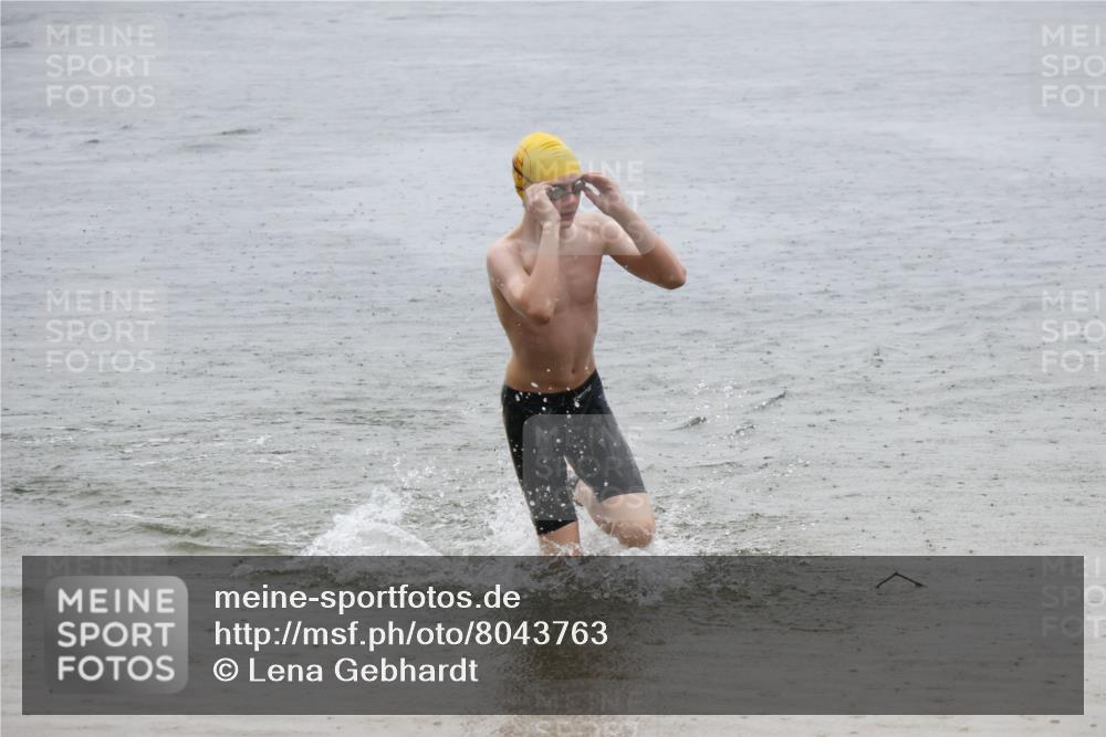 21.06.2025 - 27. Vierlanden-Triathlon Lena Gebhardt http://msf.ph/oto/8043763 15.06.2025 14:37:51 Schwimmen 1323 meine-sportfotos.de
