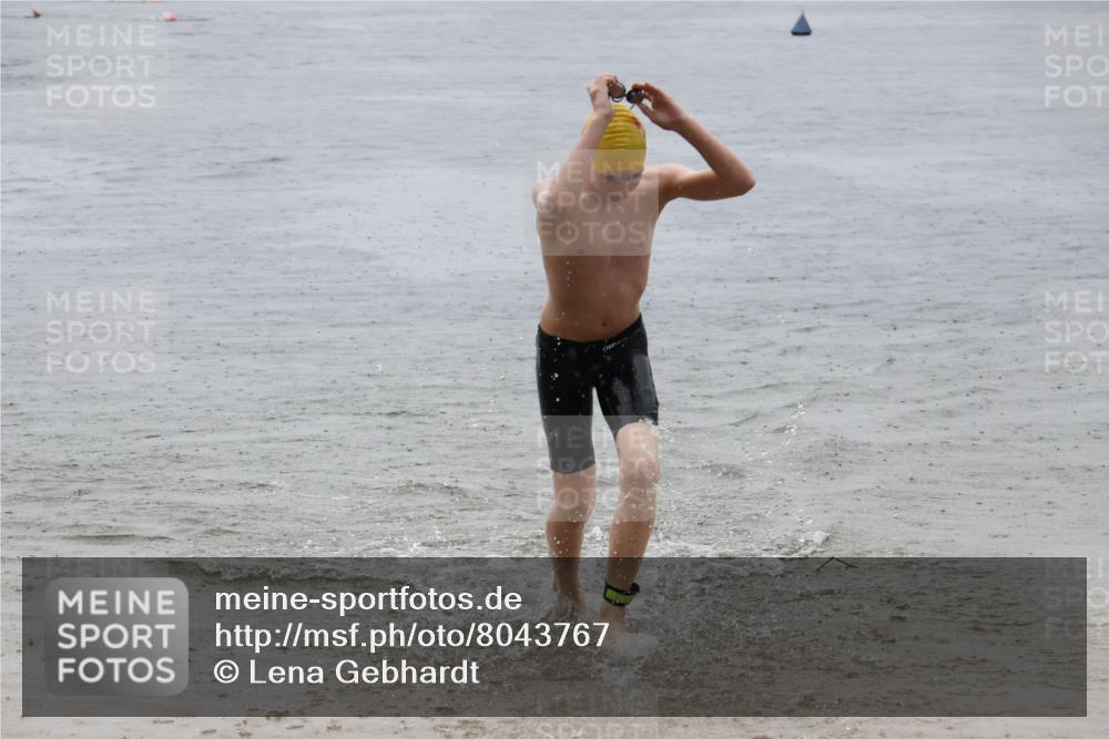 21.06.2025 - 27. Vierlanden-Triathlon Lena Gebhardt http://msf.ph/oto/8043767 15.06.2025 14:37:52 Schwimmen 1323 meine-sportfotos.de