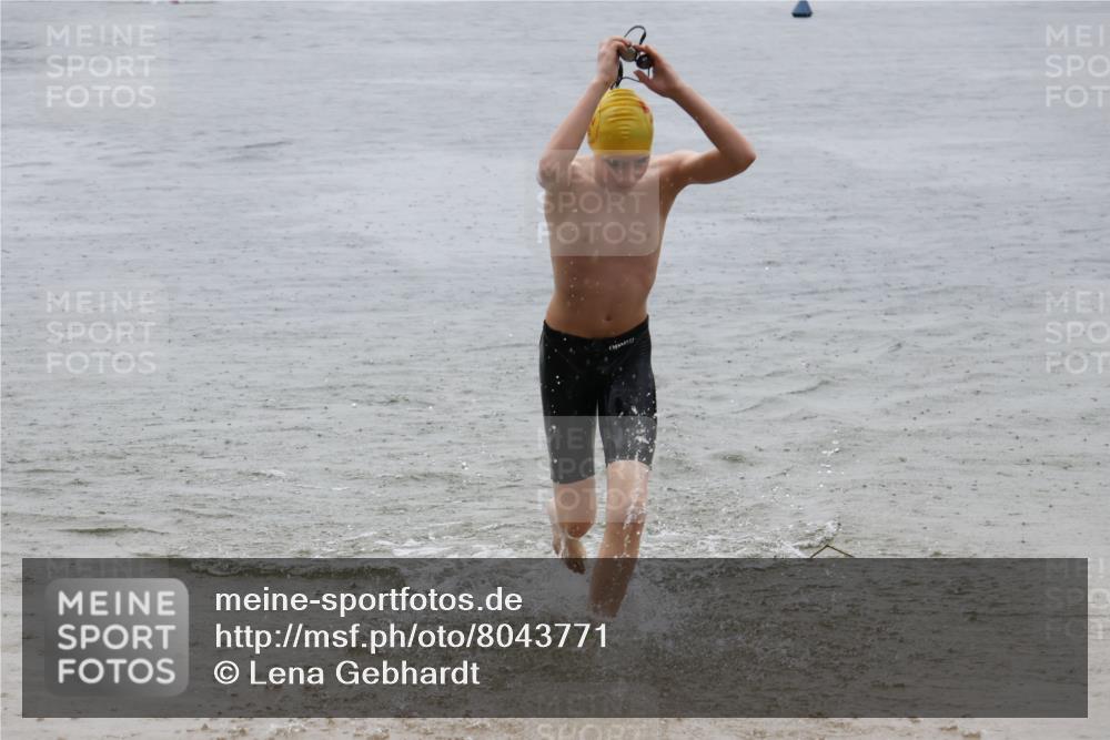 21.06.2025 - 27. Vierlanden-Triathlon Lena Gebhardt http://msf.ph/oto/8043771 15.06.2025 14:37:52 Schwimmen 1323 meine-sportfotos.de