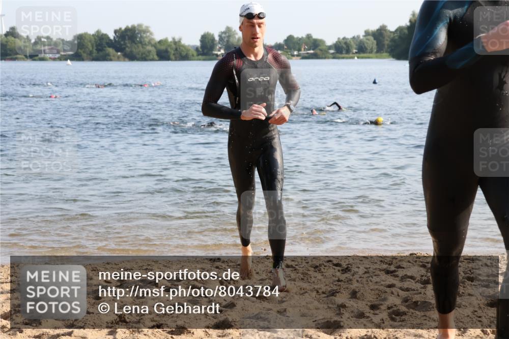 15.06.2025 - 27. Vierlanden-Triathlon Lena Gebhardt http://msf.ph/oto/8043784 15.06.2025 08:33:05 Schwimmen 15, 36, 185, 234 meine-sportfotos.de