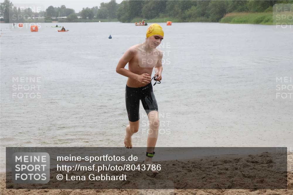 21.06.2025 - 27. Vierlanden-Triathlon Lena Gebhardt http://msf.ph/oto/8043786 15.06.2025 14:37:54 Schwimmen 1323 meine-sportfotos.de