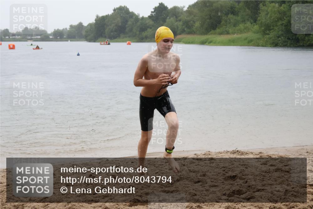 21.06.2025 - 27. Vierlanden-Triathlon Lena Gebhardt http://msf.ph/oto/8043794 15.06.2025 14:37:54 Schwimmen 1323 meine-sportfotos.de