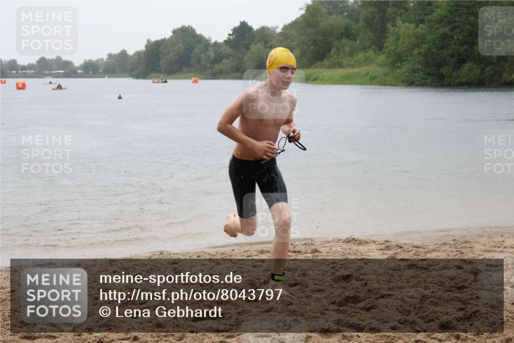 21.06.2025 - 27. Vierlanden-Triathlon Lena Gebhardt http://msf.ph/oto/8043797 15.06.2025 14:37:54 Schwimmen 1323 meine-sportfotos.de