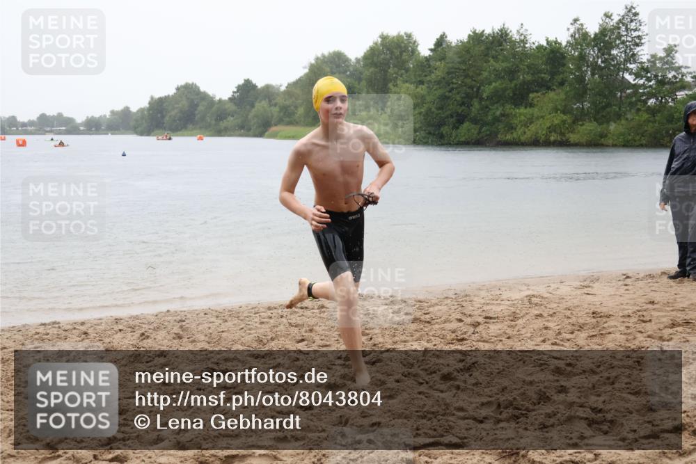 21.06.2025 - 27. Vierlanden-Triathlon Lena Gebhardt http://msf.ph/oto/8043804 15.06.2025 14:37:55 Schwimmen 1323 meine-sportfotos.de