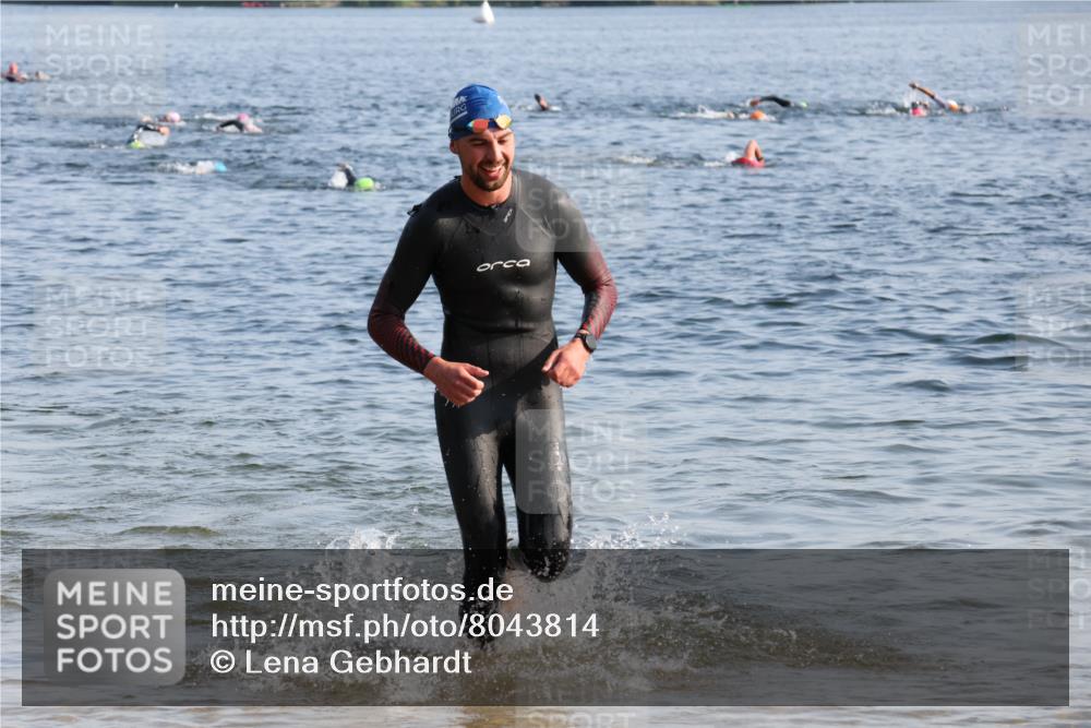 15.06.2025 - 27. Vierlanden-Triathlon Lena Gebhardt http://msf.ph/oto/8043814 15.06.2025 08:33:12 Schwimmen 15, 36, 61, 185 meine-sportfotos.de