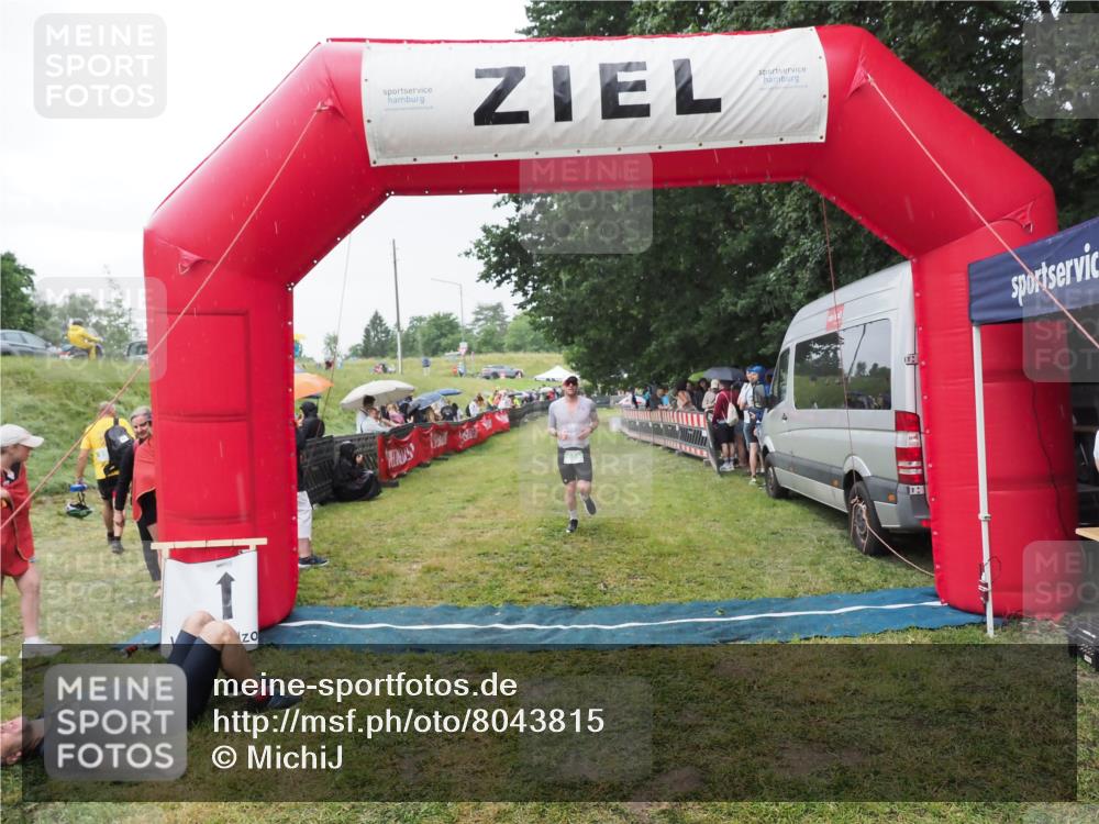 21.06.2025 - 27. Vierlanden-Triathlon MichiJ http://msf.ph/oto/8043815 15.06.2026 13:44:00 Ziel 655, 671 meine-sportfotos.de
