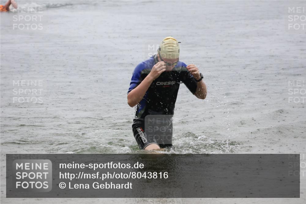 21.06.2025 - 27. Vierlanden-Triathlon Lena Gebhardt http://msf.ph/oto/8043816 15.06.2025 14:38:09 Schwimmen 1331 meine-sportfotos.de