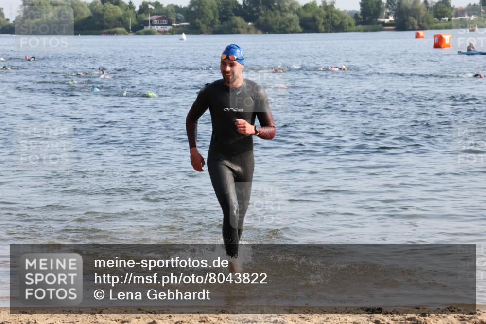 15.06.2025 - 27. Vierlanden-Triathlon Lena Gebhardt http://msf.ph/oto/8043822 15.06.2025 08:33:13 Schwimmen 15, 36, 61 meine-sportfotos.de